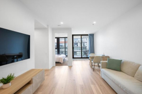 Spacious 1BDR Apartment in Centre Canberra with Parking